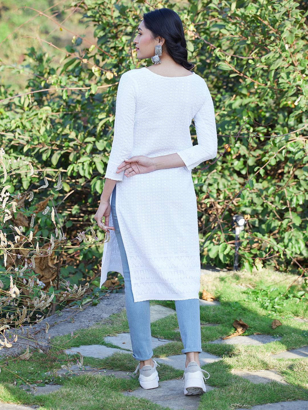 Chikankari Embroidered Straight Fit Kurta - White