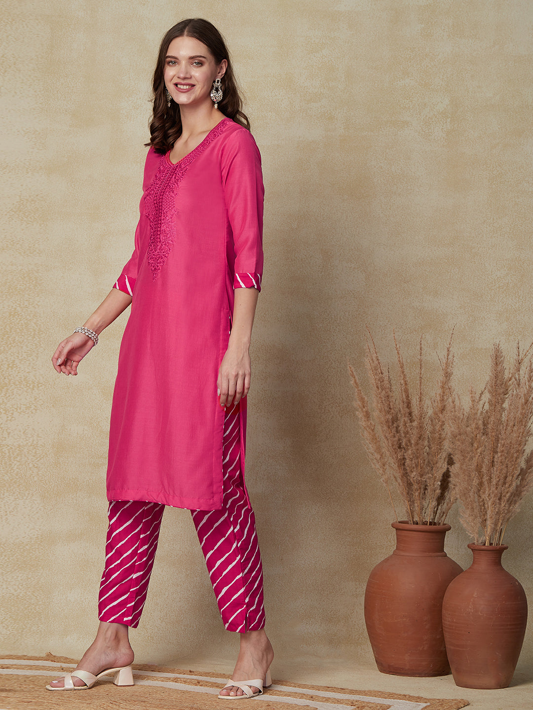 Solid Resham Embroidered Kurta With Lehriya Pants - Pink