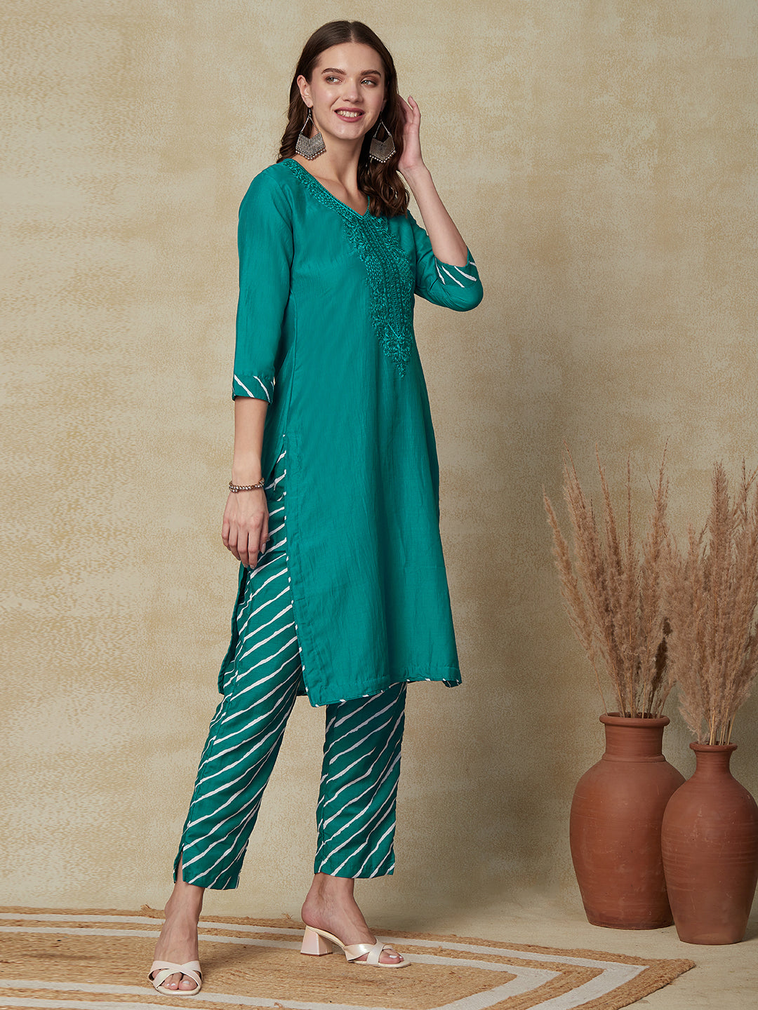 Solid Resham Embroidered Kurta With Lehriya Pants - Sea Green