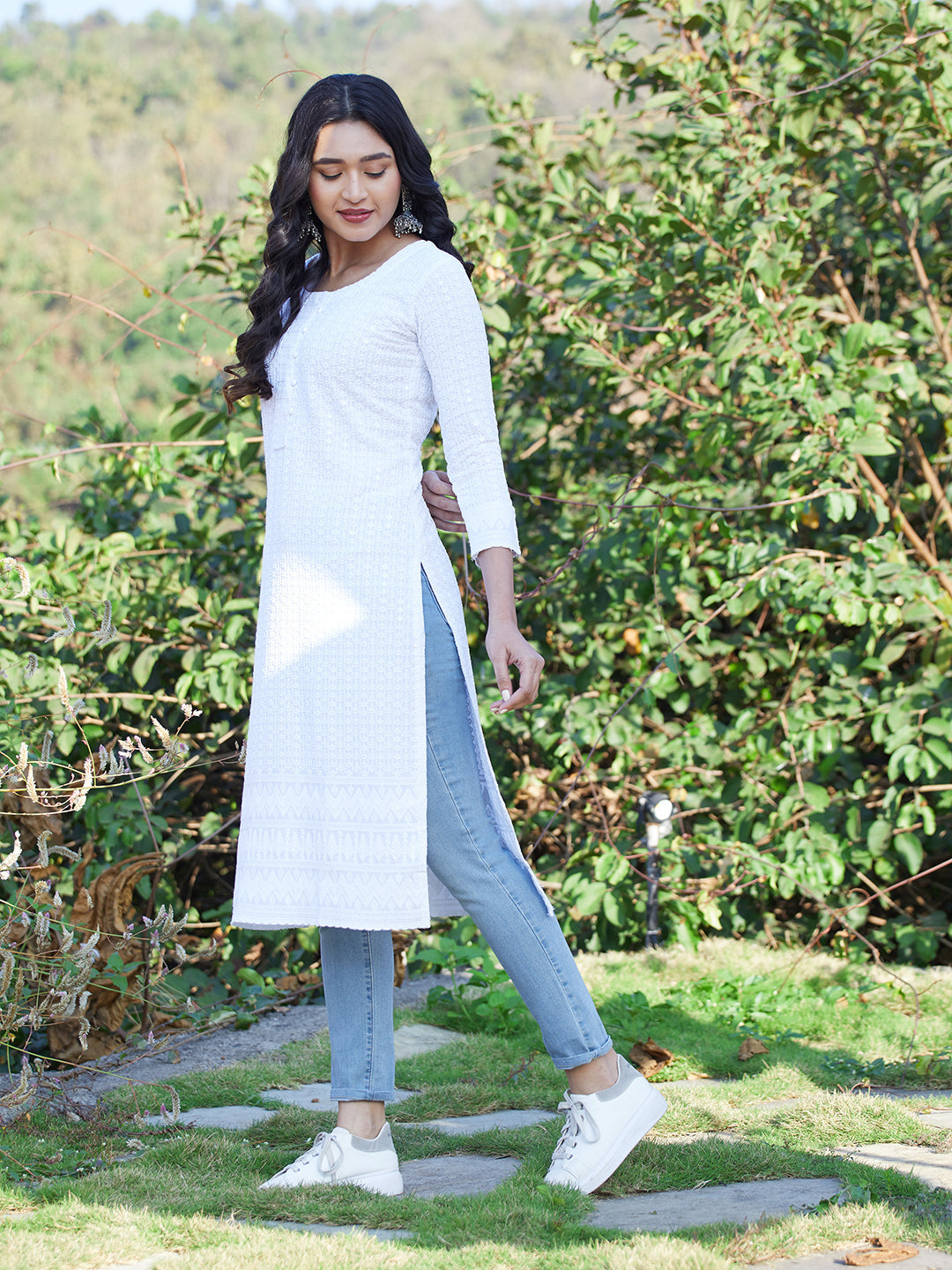 Chikankari Embroidered Straight Fit Kurta - White