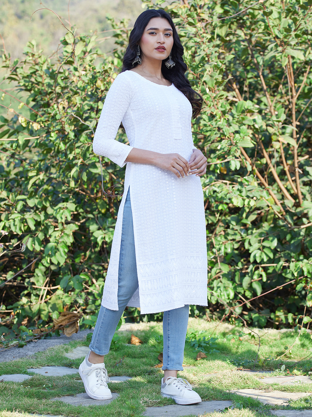 Chikankari Embroidered Straight Fit Kurta - White