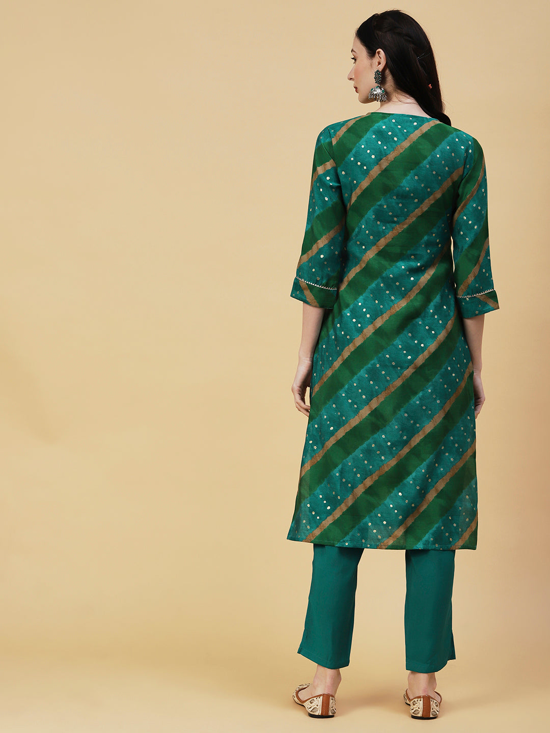 Lehriya & Foil Printed Mirror & Resham Embroidered Kurta With Pants - Green