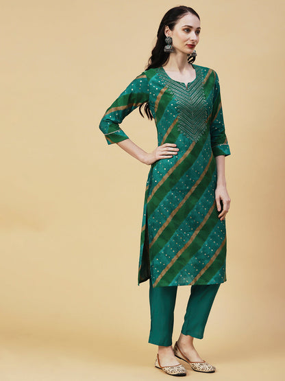 Lehriya & Foil Printed Mirror & Resham Embroidered Kurta With Pants - Green