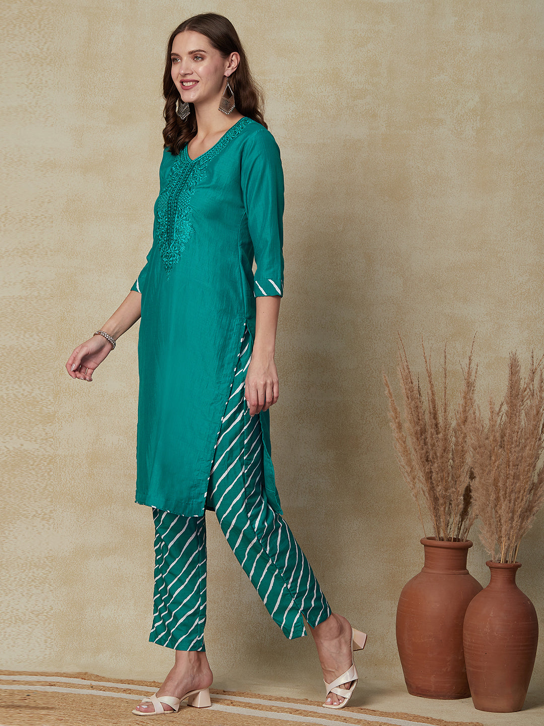 Solid Resham Embroidered Kurta With Lehriya Pants - Sea Green