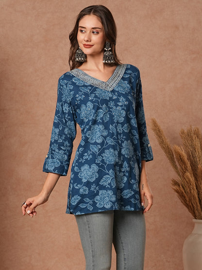 Floral Printed & Zari Embroidered Straight Fit Kurti - Blue