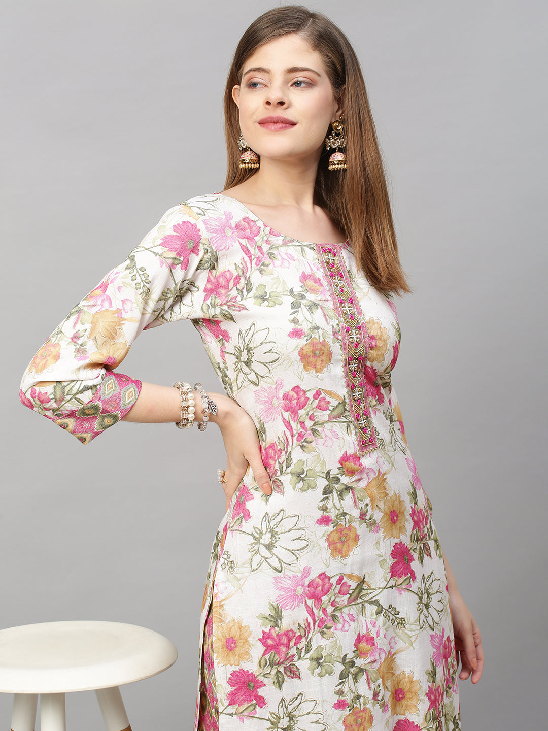 Floral Printed Straight Fit Kurta with Pants and Dupatta - White