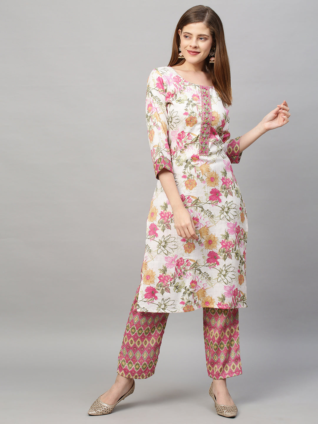 Floral Printed Straight Fit Kurta with Pants and Dupatta - White
