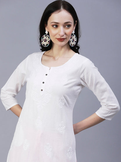 Solid Floral & Paisley Chikankari Embroidered Kurta - White
