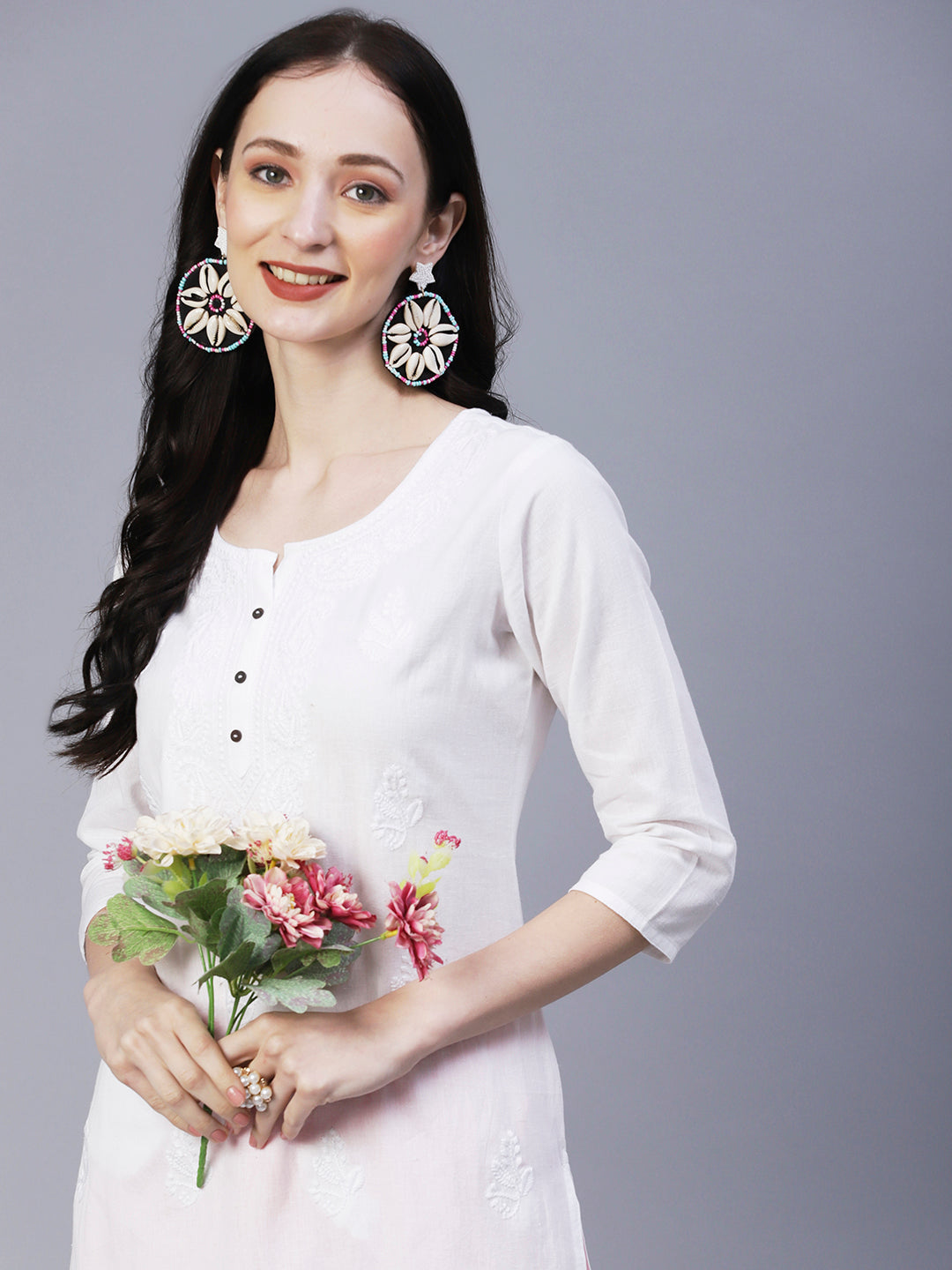 Solid Floral & Paisley Chikankari Embroidered Kurta - White